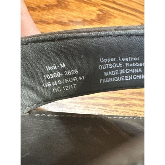 OluKai Ikoi Men\'s Flip Flop Sandal, Size 8 - Brown Excellent Condition